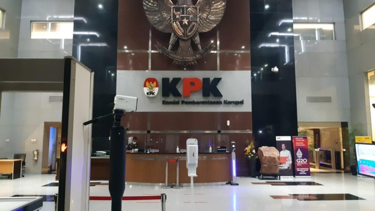 Geledah Rumah di Depok Terkait Kasus Korupsi Kuota Haji Aman Barang Bukti Kendaraan dan Properti