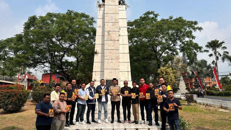 Kader Muda Golkar Rilis Buku untuk Bahlil Lahadalia di Tugu AMPI