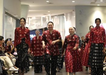 Wilsen Willim dan Rok Batik High Waist Populer di Kalangan Selebritas