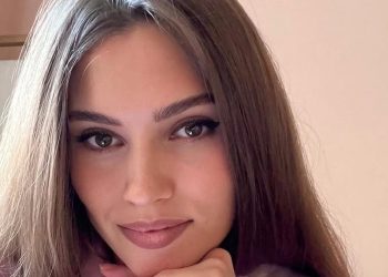 Mantan Miss Universe Rusia Meninggal Dunia Usai Mobilnya Ditabrak Rusa