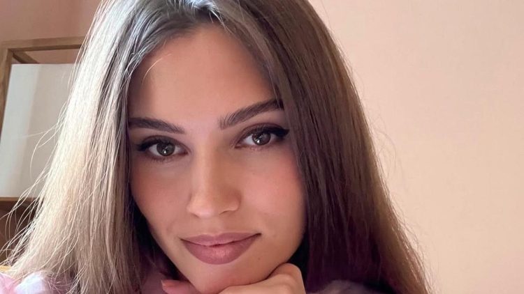 Mantan Miss Universe Rusia Meninggal Dunia Usai Mobilnya Ditabrak Rusa