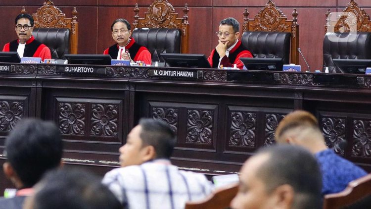 MK Larang Menteri dan Wamen Menjabat di BUMN serta Organisasi yang Dibiayai APBN