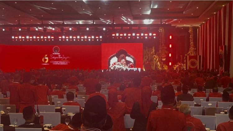 Sambil Menangis Bertemu Hasto Kristiyanto, Megawati: Satyam Eva Jayate