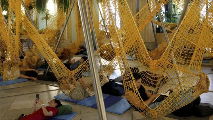 Warga Tidur di Tempat Penampungan Iklim Madrid untuk Menghindari Cuaca Panas