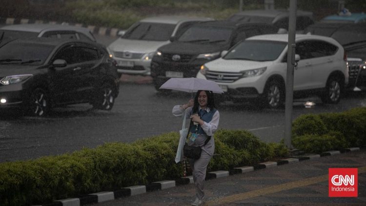 Hujan Akan Terus Mengguyur Wilayah Barat dan Tengah Indonesia Pekan Ini