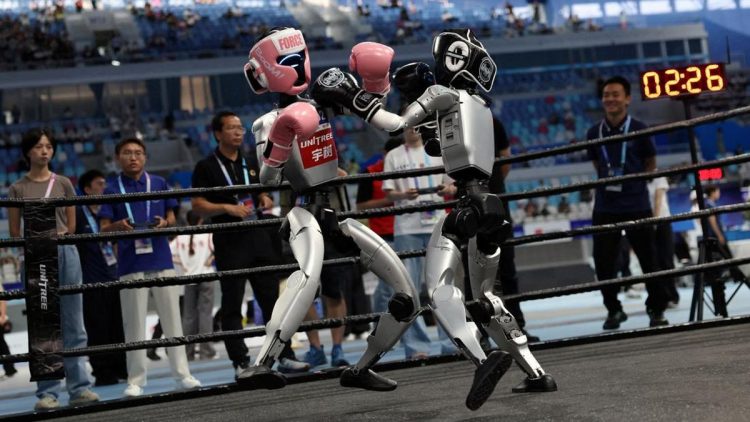 Ragam Aksi Menarik Robot di Olimpiade Humanoid Pertama di China