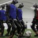 Aksi Menawan Robot Humanoid Mengolah Bola Hitam