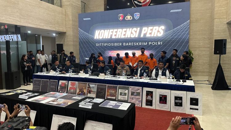 Ajak Pengikut Bakar Mabes Polri di Sosmed, Wanita Jadi Tersangka Provokasi Demo