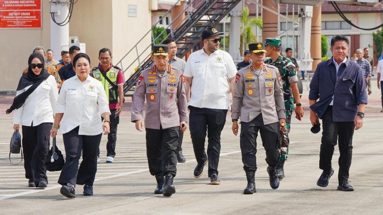 Titiek Soeharto Temani Kapolri dalam Panen Raya Jagung Kuartal III