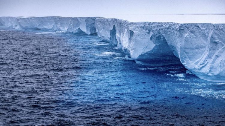 Gunung Es Raksasa Pecah, Ilmuwan Khawatir Akan Dampak Berbahaya