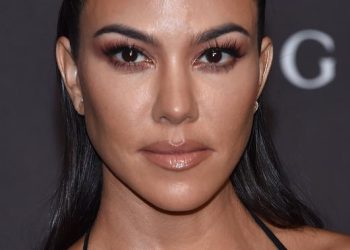 Kourtney Kardashian Rilis Lolipop Seharga Rp 99 Ribu untuk Kesehatan Vagina