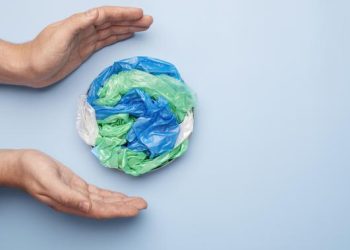 Bahaya Mikroplastik dalam Air Hujan Sebabkan Iritasi dan Gangguan Jantung