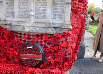 Kunjungi Pameran Ratu Camilla Lengkapi Rangkaian Sepuluh Ribu Bunga Poppy