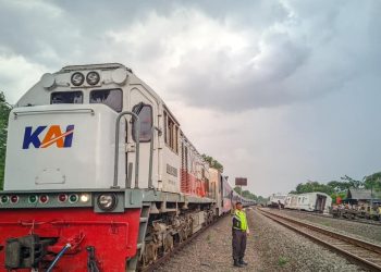 KA Purwojaya Terhenti di Bekasi, 232 Penumpang Dievakuasi dan Melanjutkan Perjalanan dengan Bus