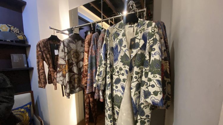 Top 3 Berita Hari Ini: 6 Batik Mewah Indonesia, Melestarikan Warisan dan Keanggunan Klasik