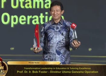 Pendiri GO Bob Foster Raih Dua Penghargaan dari CNN Indonesia