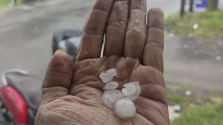 Kalimantan Tengah Mengalami Hujan Es, Ini Penyebabnya