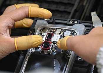 Dapur Produksi Ponsel Pintar di China