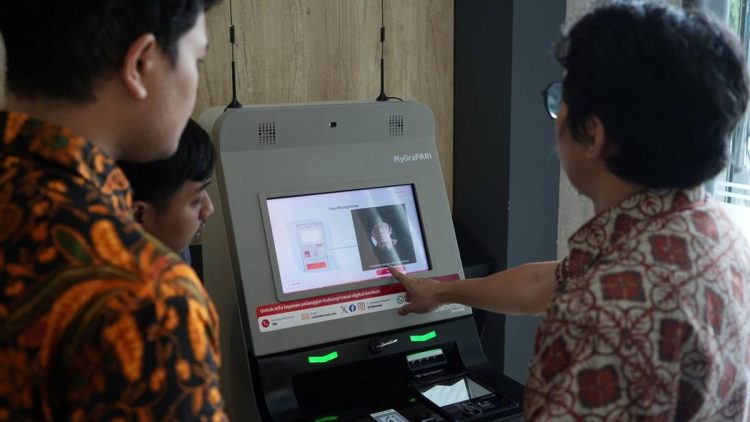 Uji Coba Registrasi Biometrik Kartu SIM oleh Telkomsel dan Komdigi Lanjutkan