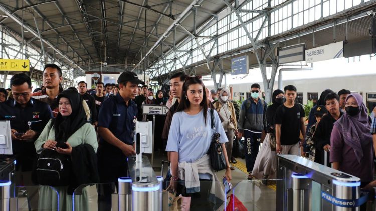 Tiket Kereta untuk Libur Nataru Dapat Dipesan Sejak H-45 Tanggal Keberangkatan