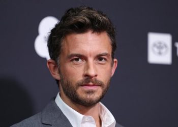 Jonathan Bailey Jadi Pria Terseksi 2025 dan Lord Anthony di Serial Bridgerton