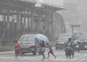 Cuaca Panas Hujan dan Banjir Rob Mengancam Beberapa Wilayah Hari Ini