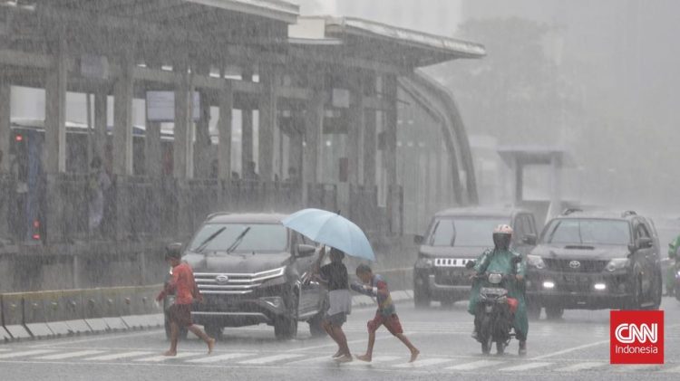 Cuaca Panas Hujan dan Banjir Rob Mengancam Beberapa Wilayah Hari Ini