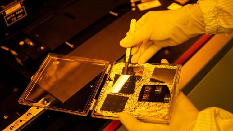 China Hapus Larangan Ekspor Komponen Penting Chip ke AS