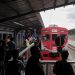 Tradisi Last Run KAI Perpisahan 3 Seri KRL Eks Jepang