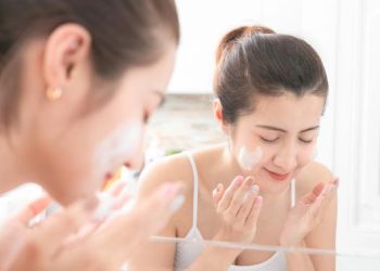 Liburan dengan Facial Wash, Kulit Terjaga Sehat dari Pagi Hingga Malam