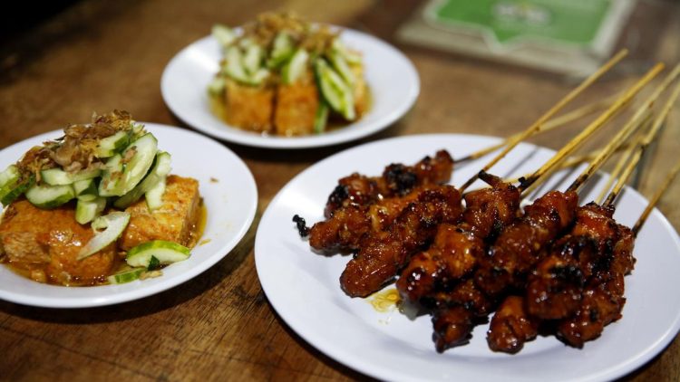 12 Tempat Makan Sate Ayam di Jogja 2025 Daging Empuk dan Bumbu Juara yang Wajib Dicoba