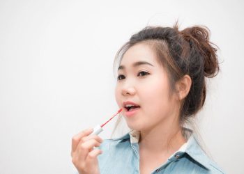 Tren Warna Bibir 2026 yang Sudah Hadir untuk Merayakan Tahun Baru