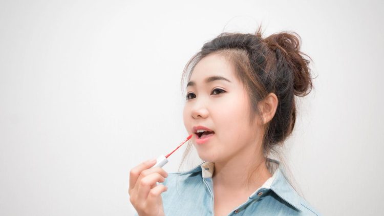 Tren Warna Bibir 2026 yang Sudah Hadir untuk Merayakan Tahun Baru