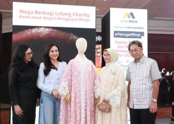 Fashion Show Kolaborasi Tiga Desainer Ternama di Bank Mega dan METRO