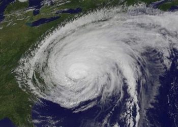 Siklon 96S Aktif, Waspada Hujan Lebat dan Gelombang Tinggi