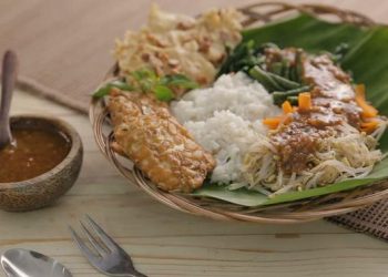 10 Tempat Makan Pecel Terbaik di Solo, Kuliner Ikonik Jawa 2026