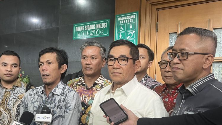 Anak Riza Chalid Dampingan Jaksa Setelah Sidang, Kuasa Hukum Menyatakan Protes