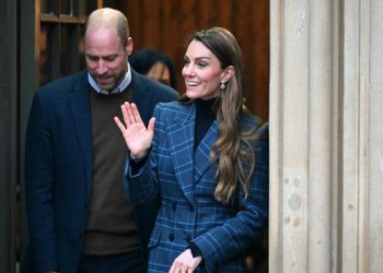 Inspirasi Padu-padan Mantel Tartan, Trik Agar Tetap Modis dan Menarik