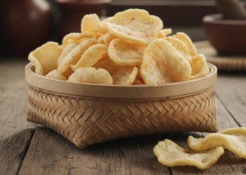 Membuat Kerupuk Sisa Kepala Udang yang Praktis dan Bergizi