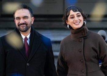 Rama Duwaji Dampingi Zohran Mamdani Disumpah di Bawah Al-Qur’an sebagai Wali Kota New York Muslim