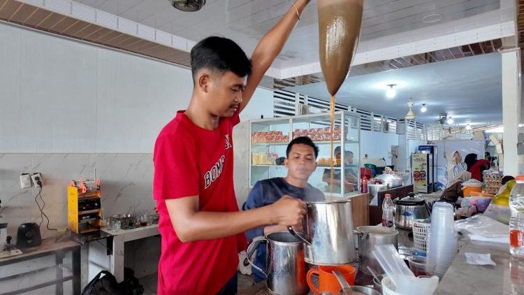 Omzet Rumah Makan Aceh Tamiang Mulai Pulih