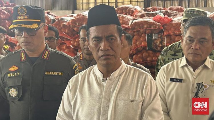 Mentan Sita 123 Ton Bawang Bombai Ilegal di Semarang