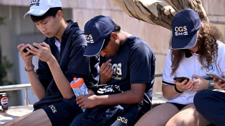 Klaim Medsos Tidak Berpengaruh pada Kesehatan Mental Remaja Menurut Studi