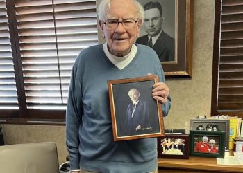 Saran Investasi Saat Harga Saham Turun dari Warren Buffett