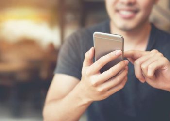 15 Cara Mengurangi Waktu Layar di Hp agar Tidak Mudah Stres