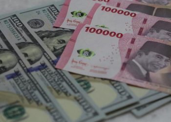 Rupiah Menguat ke 16721 per Dolar AS saat IHSG Jatuh
