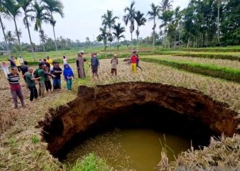 Kemunculan Sinkhole di Sumbar Bikin Warga Geger, Apa Itu Sebenarnya?