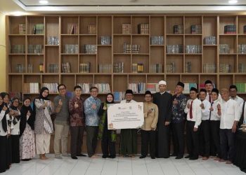Salurkan Surplus Underwriting 2024 Rp250 Juta ke Baznas oleh AXA Mandiri